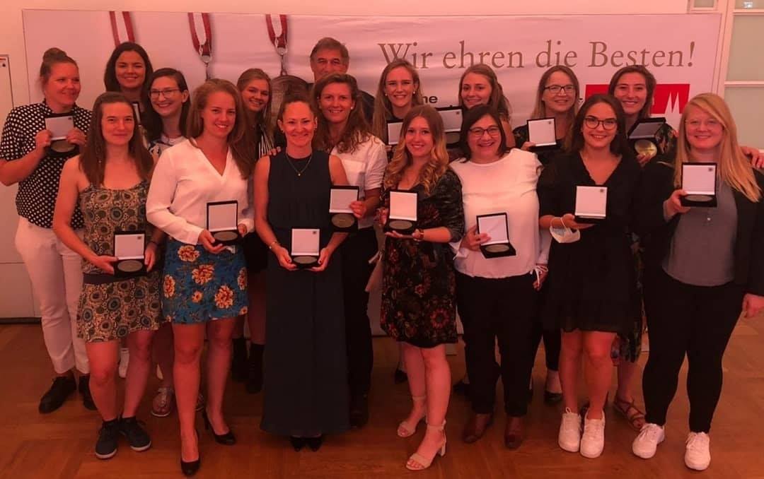 RSV Frauen bei Verleihung der großen Sportplakette der Stadt Köln